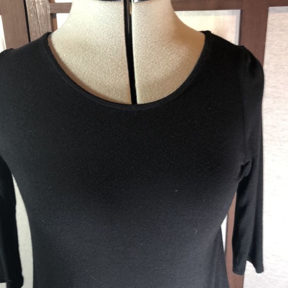 Kim & Cami black tee T-shirt sheer insert in back sz Sm/ high- low style NWOT - Picture 6 of 7